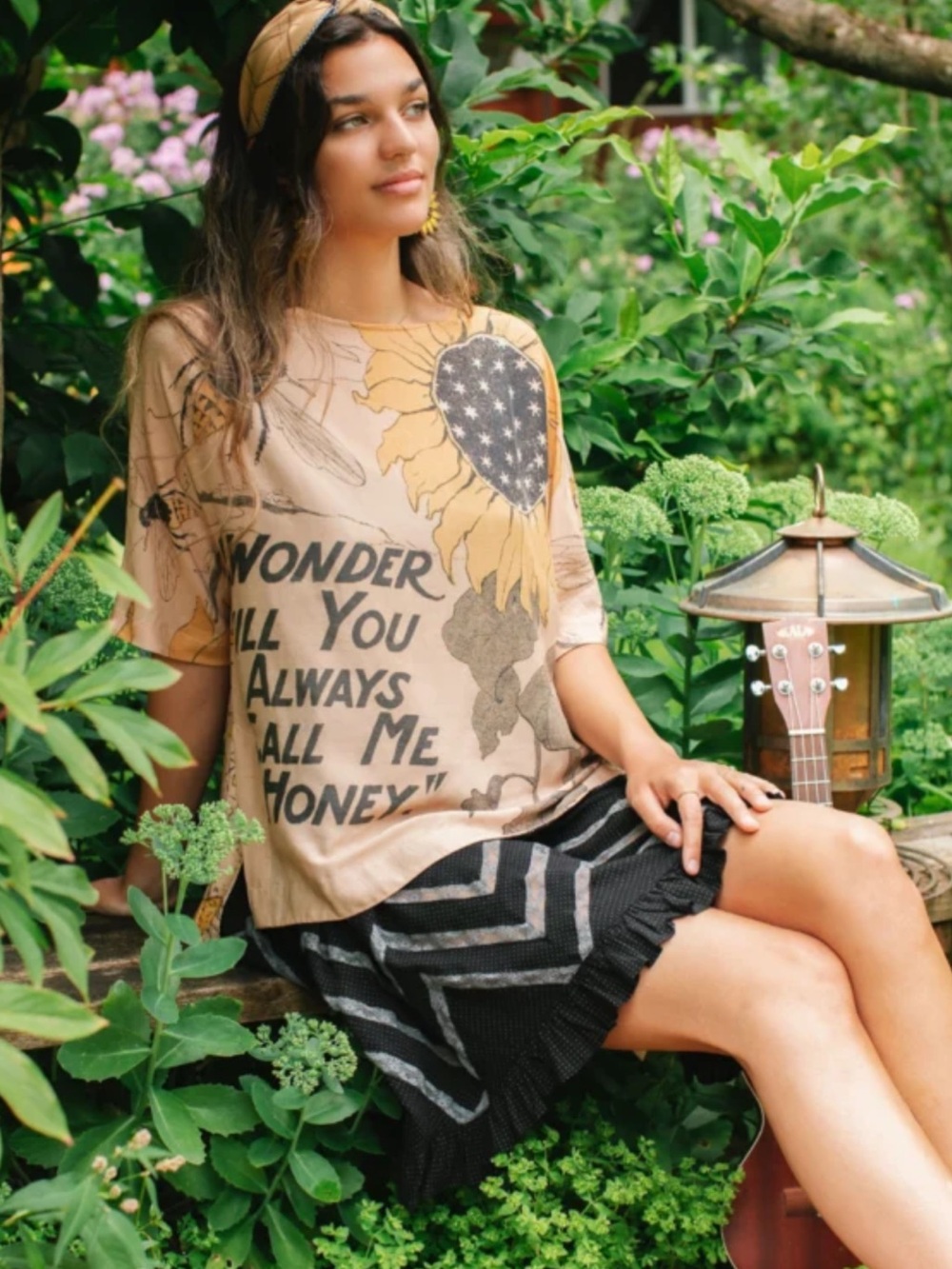 Market of Stars Milk & Honey Sunflower Bee Luxe Tee Top L/XL NWT